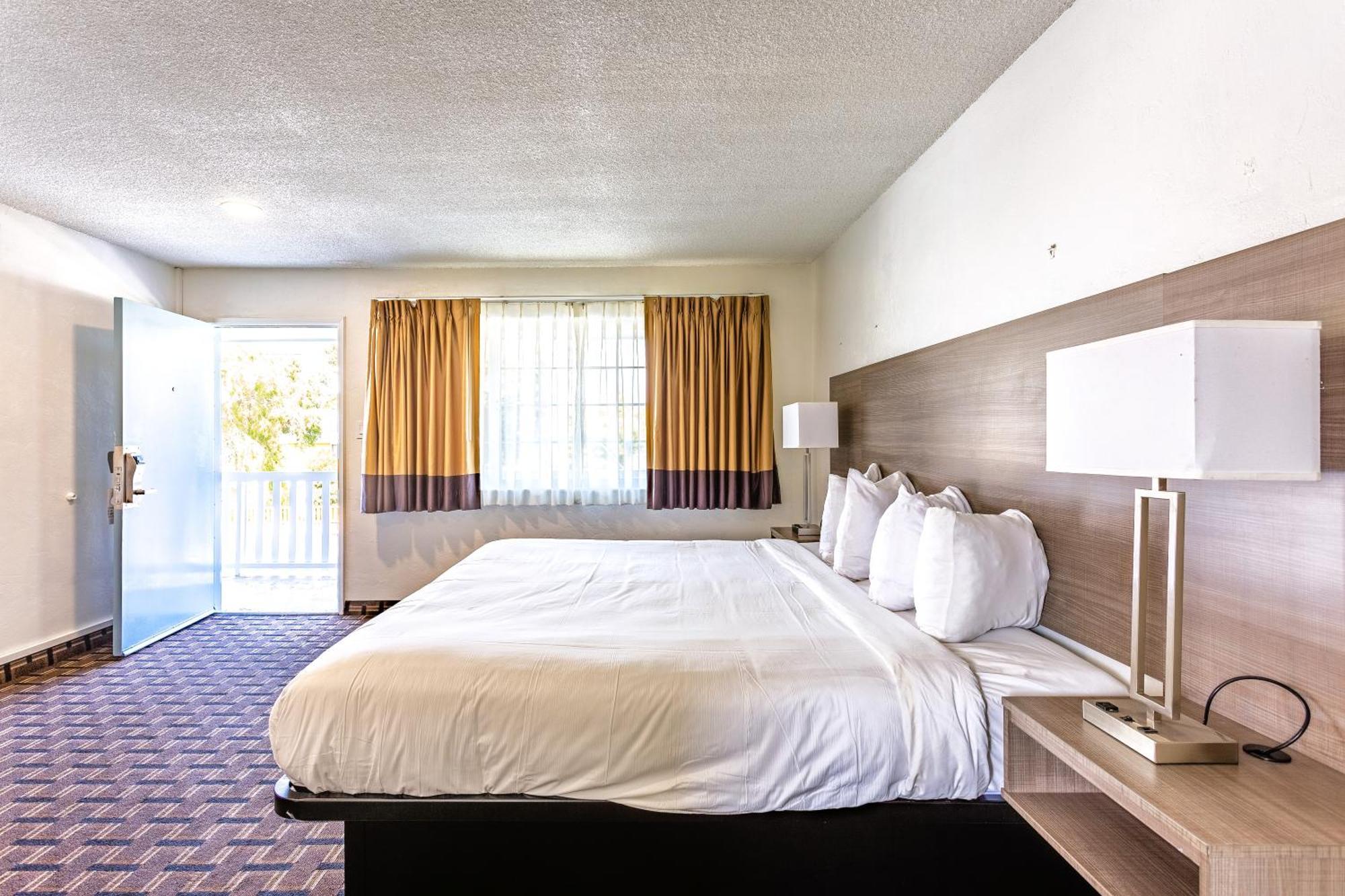 Coastal Breeze Inn Морро Бей Экстерьер фото