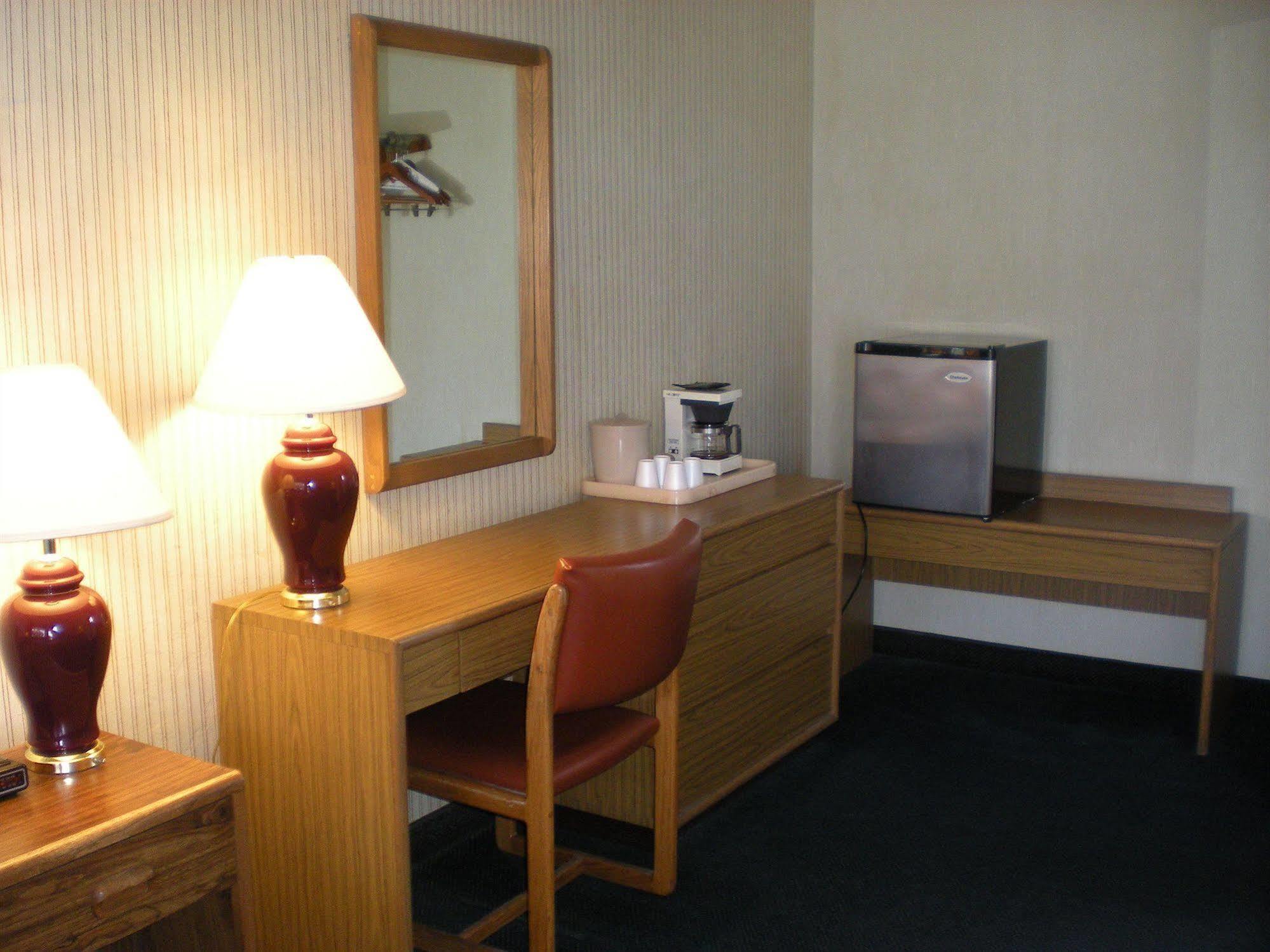 Coastal Breeze Inn Морро Бей Экстерьер фото